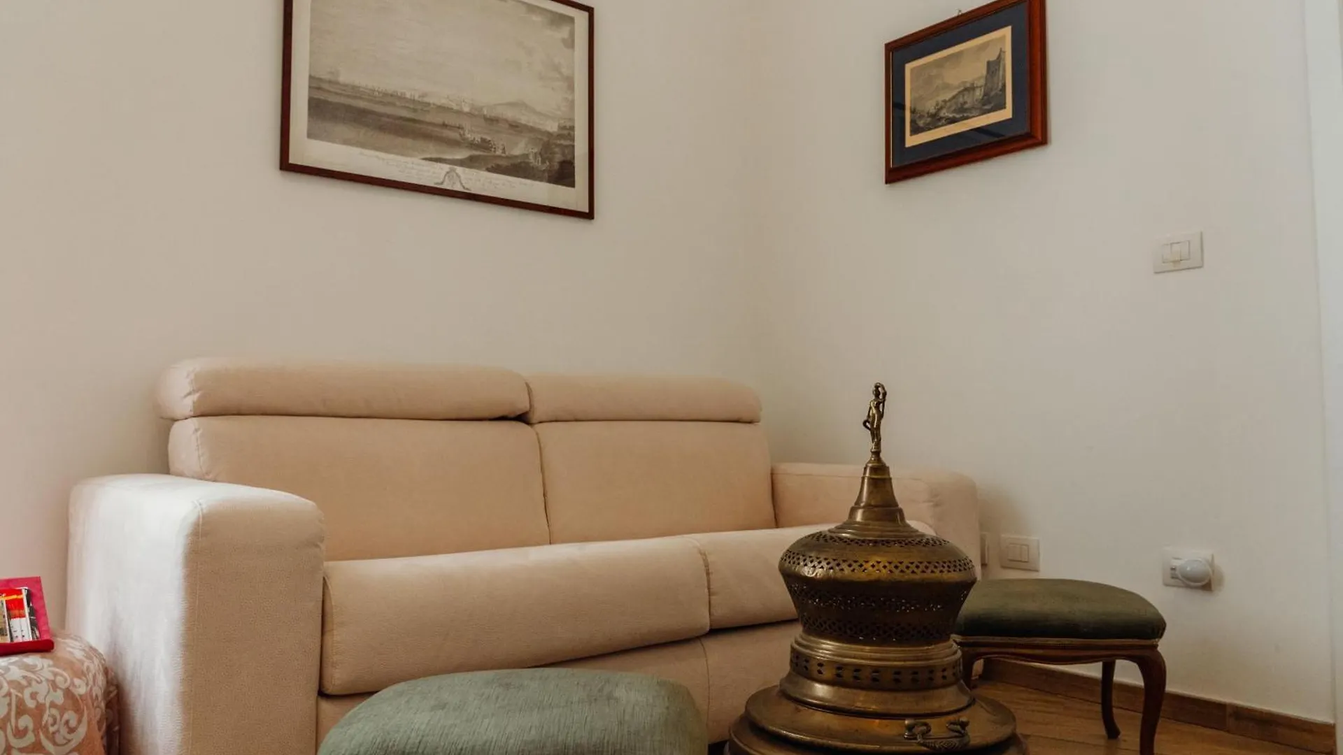 Lo Specchio Dei Papiri Bed & Breakfast Naples
